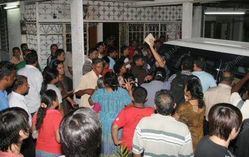 SUAMI ISTERI DI BUNUH