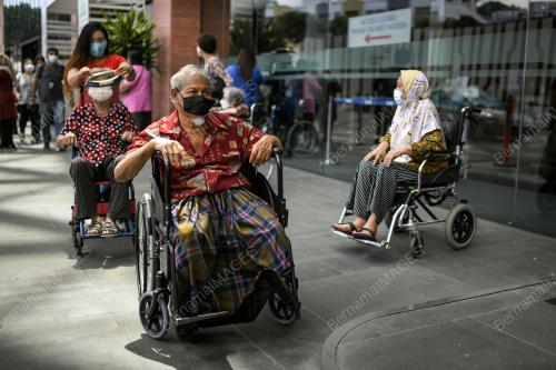 PUSAT PEMBERIAN VAKSIN