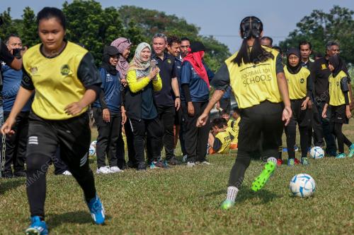 FADHLINA SIDEK