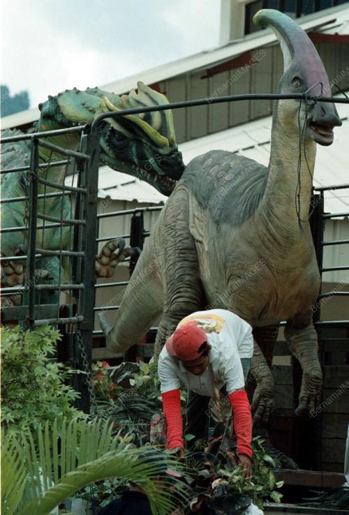 PG05_04022016_DINOSAURS-TIBA