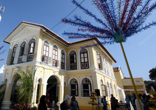 RUMAH TEH BUNGA