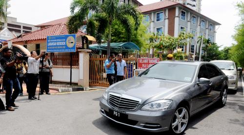 PG05_06052016_KERETA_KELUAR