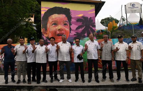 DATUK SERI WAN AHMAD DAHLAN ABDUL AZIZ