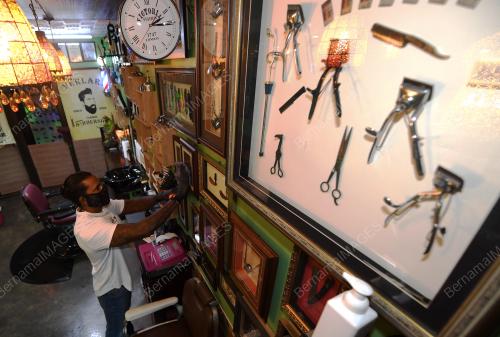 BARBER CLASSICS OPERASI ESOK