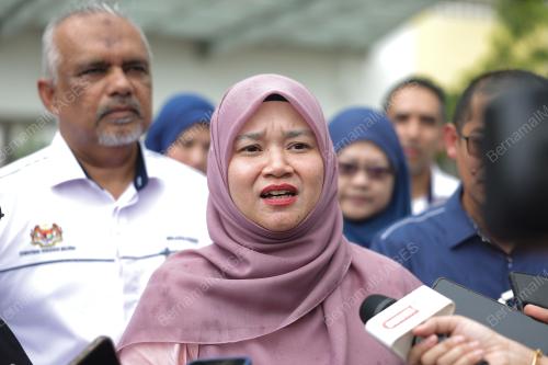 FADHLINA SIDEK