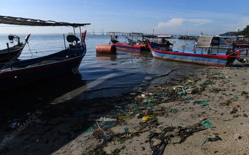 PENCEMARAN PLASTIK