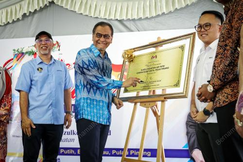 DATUK SERI DR DZULKEFLY AHMAD