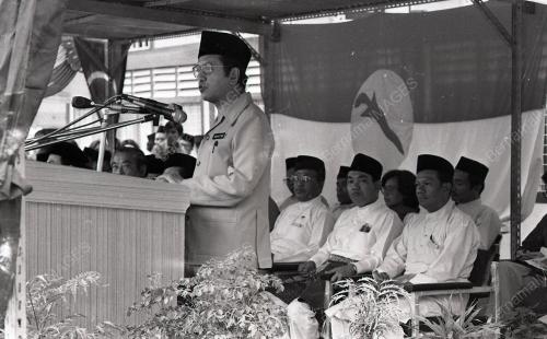 DR. MAHATHIR MOHAMAD