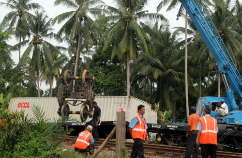 KERETAPI TERGELINCIR