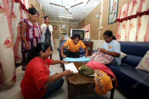 PENDUDUK KAMPUNG BUAH PALA