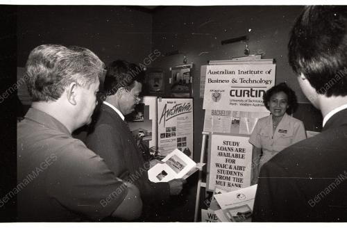 PG05_090490_OPENINGOFCAREERFAIR