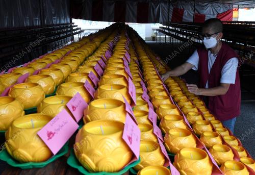 PERSIAPAN HARI WESAK