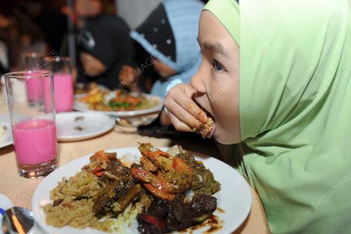 BERBUKA PUASA