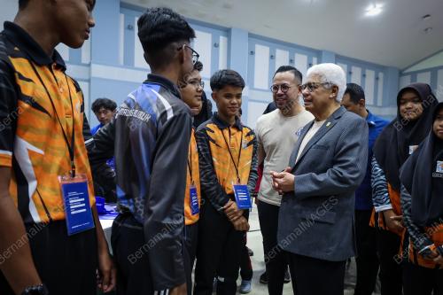 TUN AHMAD FUZI ABDUL RAZAK