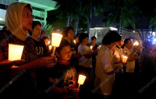 PERHIMPUNAN LILIN
