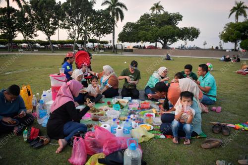 BERBUKA PUASA DI PADANG KOTA LAMA