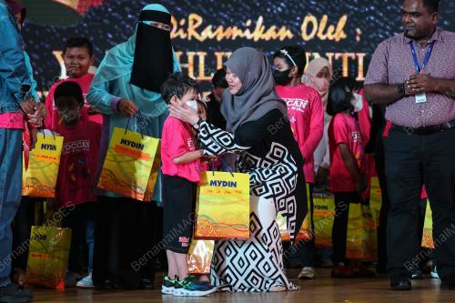 FADHLINA SIDEK