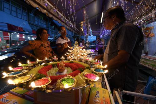 PG05_12102017_LAMPU_DEEPAVALI