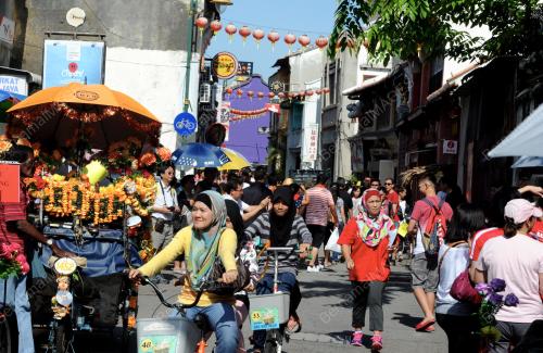 PG05_12122014_ORANG_RAMAI