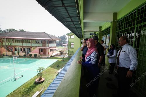 FADHLINA SIDEK