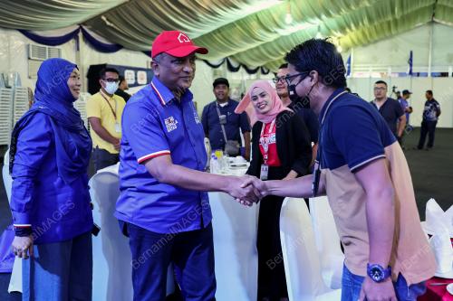 DATUK SERI REEZAL MERICAN NAINA MERICAN