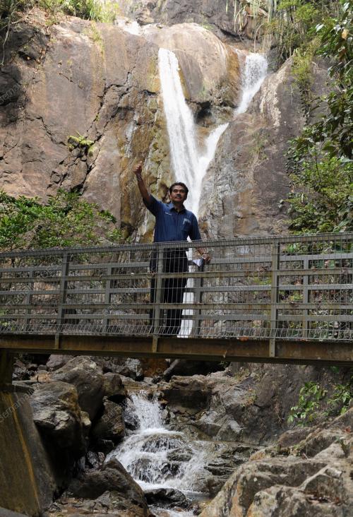 PG05_15042016_PBA_AIR_TERJUN