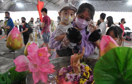 HARI WESAK