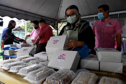 MENGEDAR MAKANAN BERMASAK
