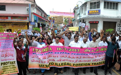 PG05_16072013_PENIAGA_BANTAH