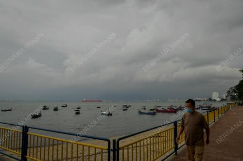 ANGIN KENCANG & LAUT BERGELORA