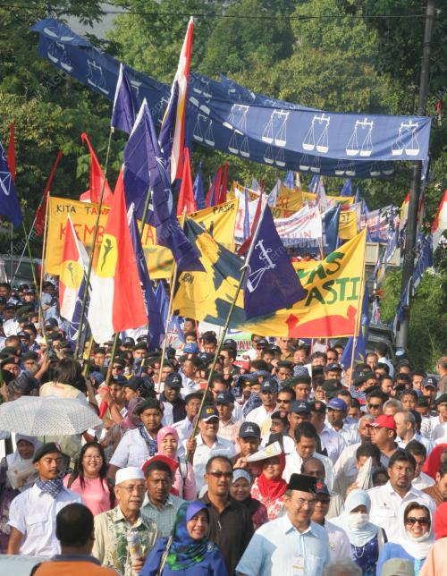 PENAMAAN CALON