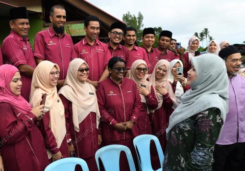 FADHLINA SIDEK