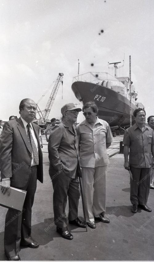 DR. AWANG HASSAN