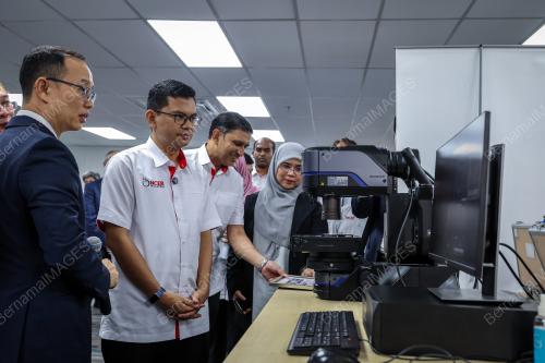 AKMAL NASRULLAH MOHD NASIR