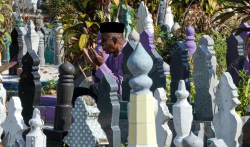 ZIARAH KUBUR