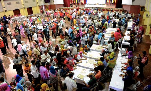 PG05_21092013_ORANG_RAMAI