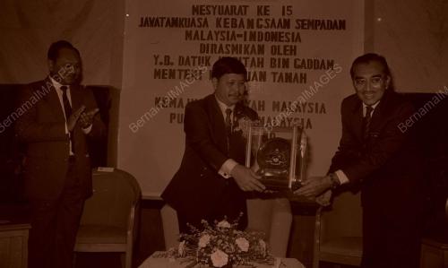 PG05_220390_M'SIA-INDON