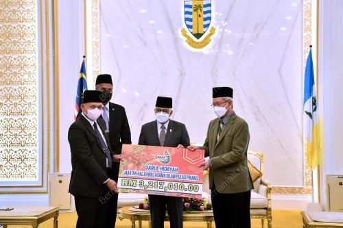 TUN AHMAD FUZI ABDUL RAZAK