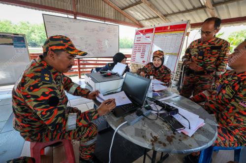 ANGGOTA BOMBA LEMAS