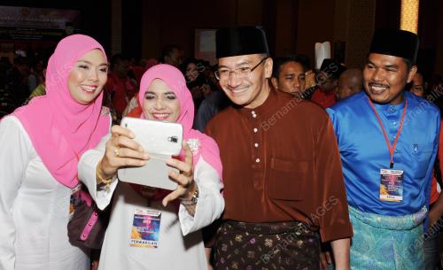 PG05_23082015_PUTERI_SELFIE