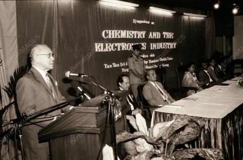 TUN TAN SRI DATUK DR HAJI HAMDAN SHEIKH TAHIR