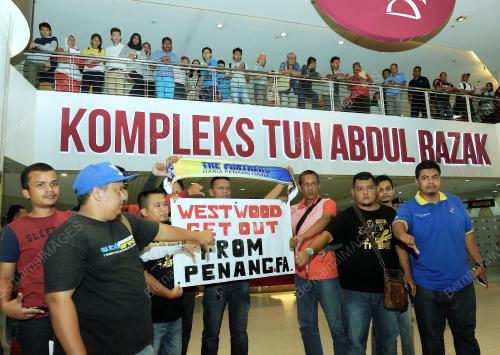 PG05_24022017_PENYOKONG_BOLA