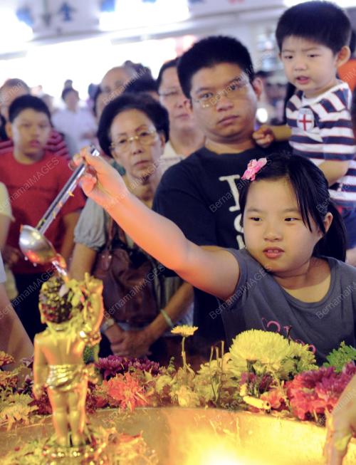 PG05_24052013_HARI_WESAK