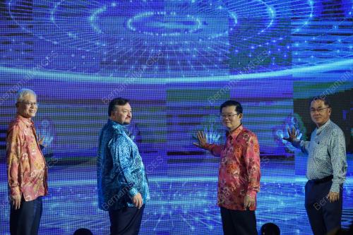 DATUK SERI AMIR HAMZAH AZIZAN