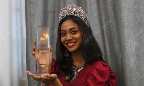 MISS TEEN UNIVERSE
