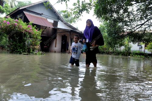 PG05_27052017_BANJIR_KILAT
