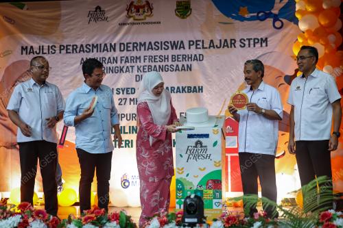 FADHLINA SIDEK