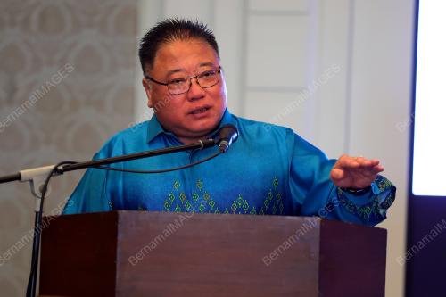 DATUK SERI TIONG KING SING