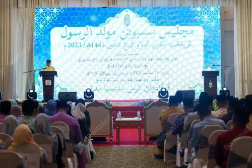 TUN AHMAD FUZI ABDUL RAZAK