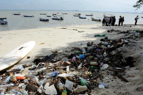 PG05_28122015_PENCEMARAN_PANTAI